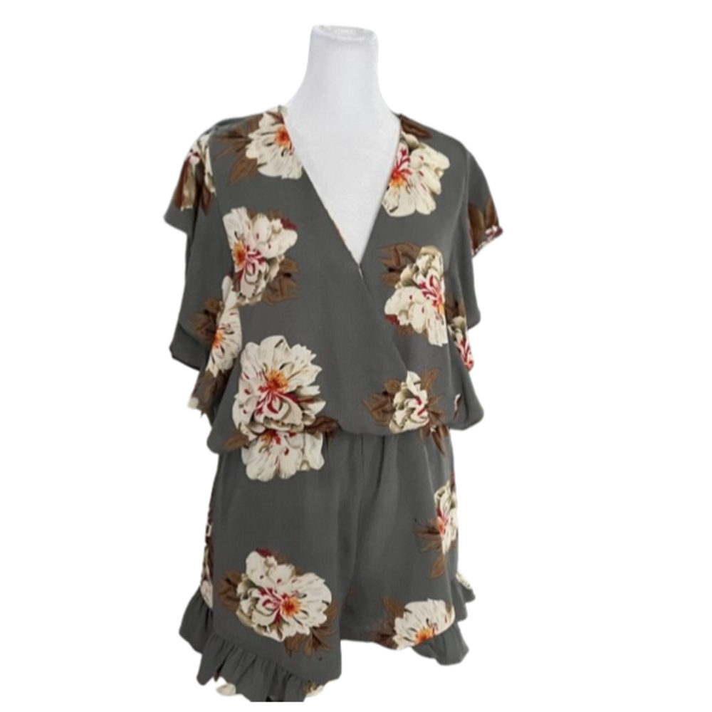 Umgee Gray Vneck Ruffle Hem Chiffon Floral Romper Size Small NWT